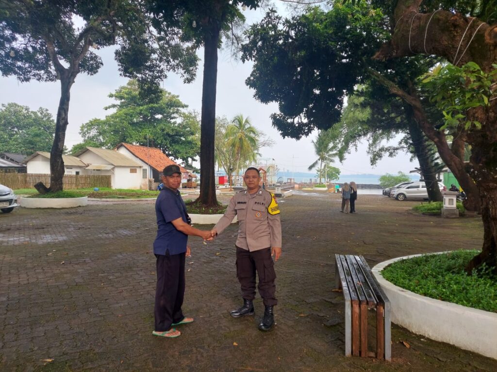 Polsek Carita Melaksanakan Patroli Wisata Pantai Carita pada Hari Libur Lebaran 1 WhatsApp Image 2024 06 17 at 17.02.00