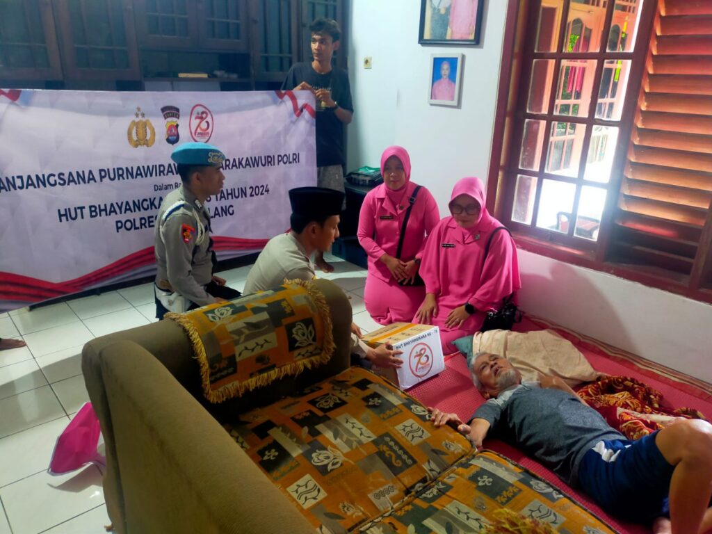 Polsek Saketi dan Bhayangkari laksanakan Giat anjangsana ke Purnawirawan Polri dalam rangka HUT Bhayangkara ke 78 5 WhatsApp Image 2024 06 17 at 20.25.59
