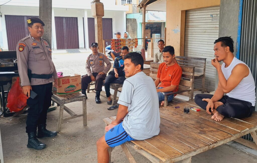 Polsek Sumur Cegah Gangguan Kamtibmas Siang Hari, Samapta Polsek Sumur Rutin Gelar Patroli 10 WhatsApp Image 2024 06 17 at 21.07.44