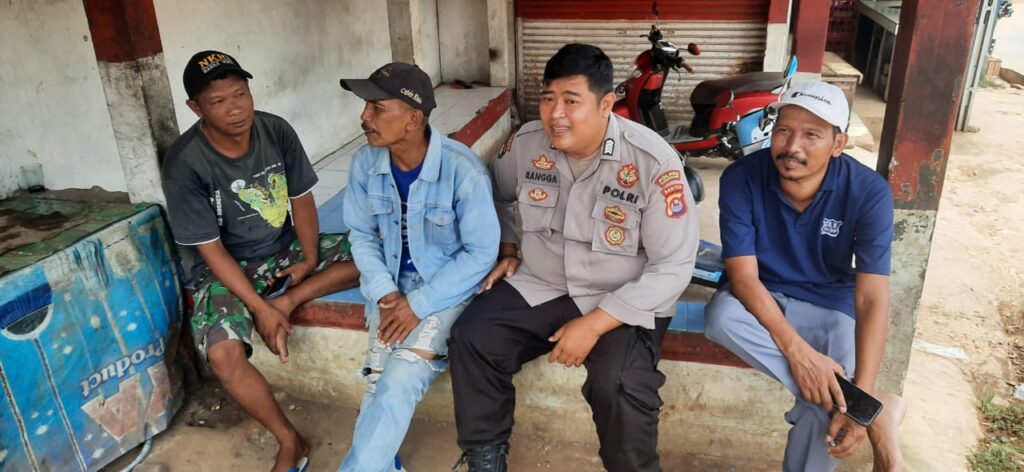 Bhabinkamtibmas Polsek Bojong Polres Pandeglang Sambangi Ojek Pengkolan, Berikan Himbauan Kamtibmas 8 WhatsApp Image 2024 06 18 at 13.16.20