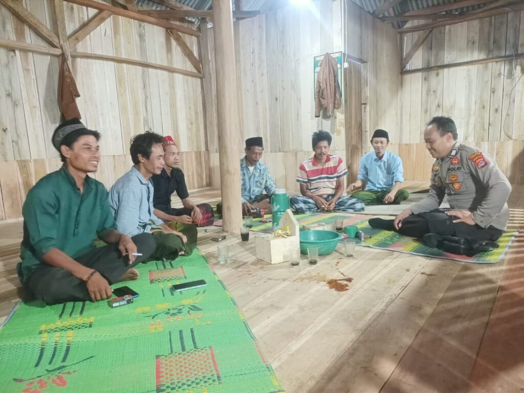 Bhabinkamtibmas Polsek Pulosari Ajak Warga Binaan Peduli Lingkungan 8 WhatsApp Image 2024 06 18 at 22.43.30