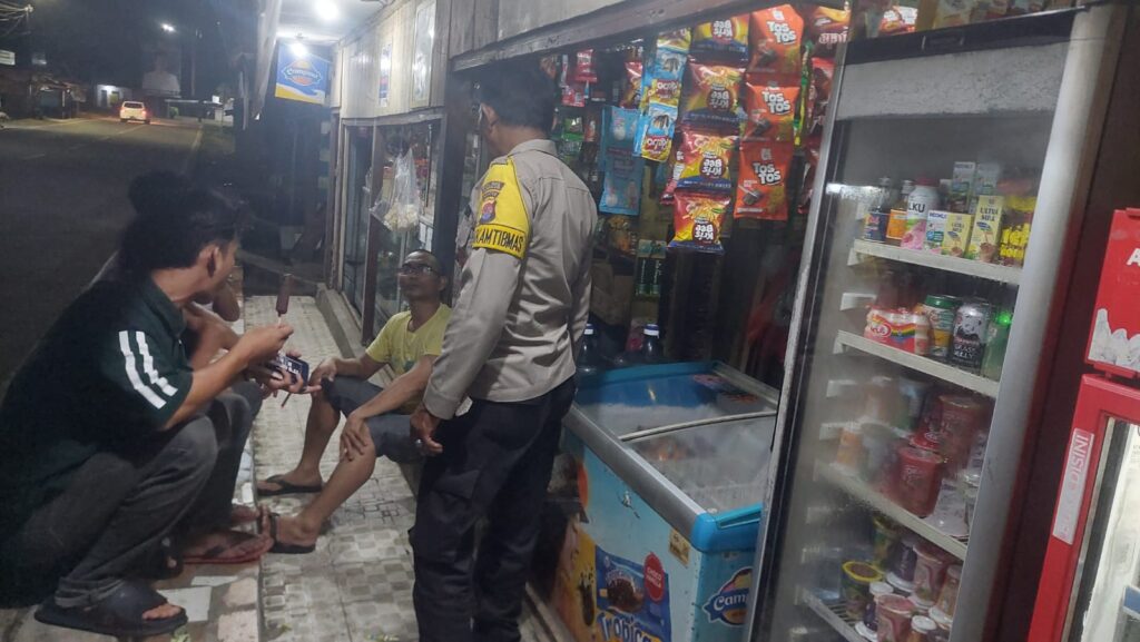 Personil Polsek Carita Lakukan Patroli Malam untuk Meningkatkan Keamanan 5 WhatsApp Image 2024 06 19 at 01.15.14