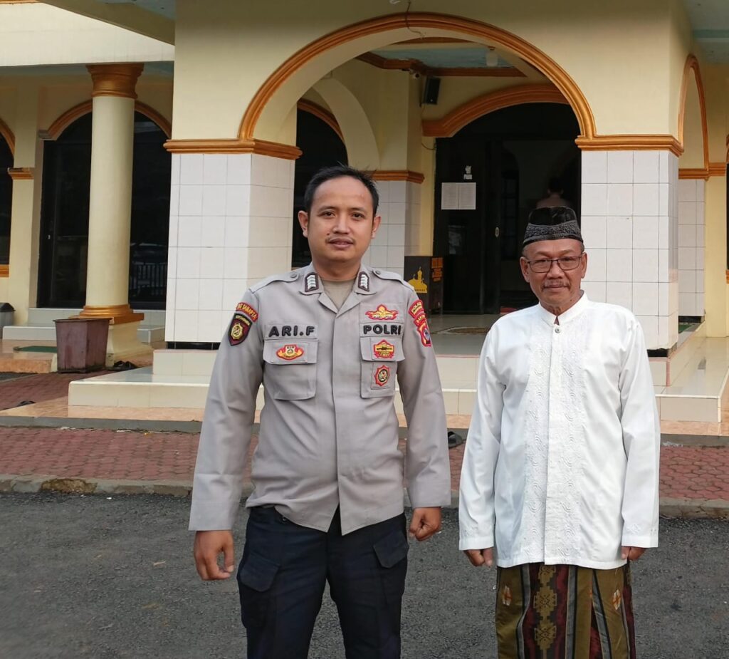Bhabinkamtibmas Polsek Bojong Polres Pandeglang Sambangi Tokoh Agama di Kecamatan Bojong Guna Mempererat Silaturahmi 2 WhatsApp Image 2024 06 19 at 13.13.14