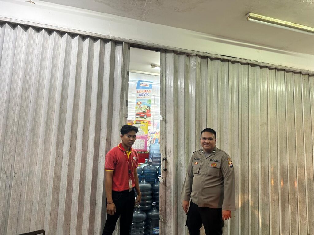 Polsek Carita Intensifkan Patroli Malam di Daerah Rawan Kejahatan 5 WhatsApp Image 2024 06 20 at 05.35.40