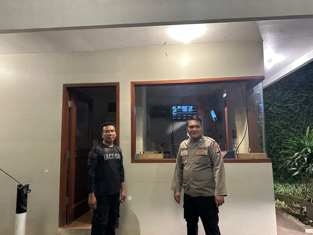 Personil Unit Samapta Polsek Carita Gencar Lakukan Patroli Malam di Hotel-Hotel 9 WhatsApp Image 2024 06 20 at 05.42.25