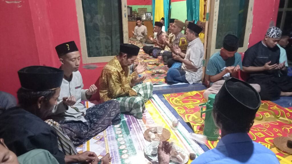 Personil Polsek Carita Menjadi Bagian Pengajian Mingguan di Kecamatan Carita 1 WhatsApp Image 2024 06 20 at 05.55.01