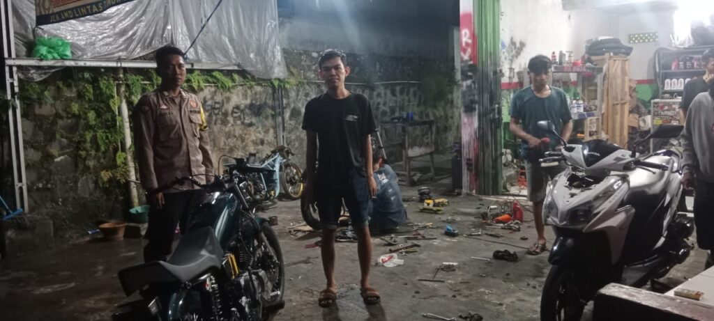 Polsek Cadasari Gencarkan Patroli dan Berikan Himbauan Kepada Bengkel Motor 5 WhatsApp Image 2024 06 20 at 09.59.50