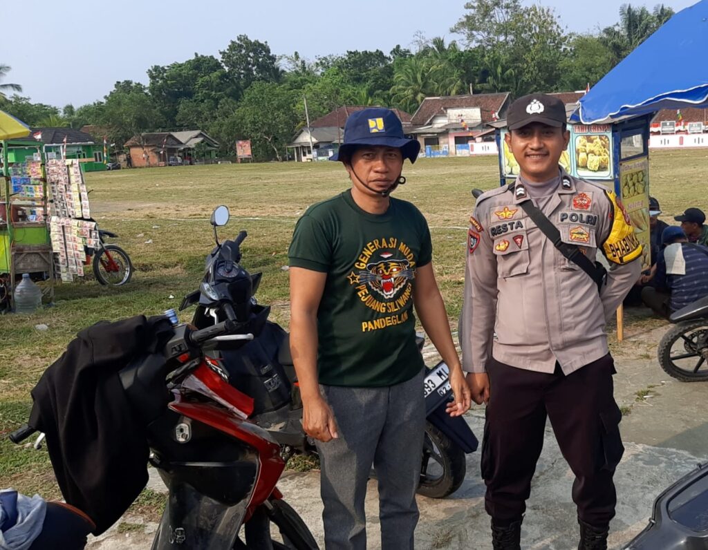 Bhabinkamtibmas Polsek Cikeusik Terjun ke Masyarakat Desa Leuwibalang 2 WhatsApp Image 2024 06 20 at 11.10.12