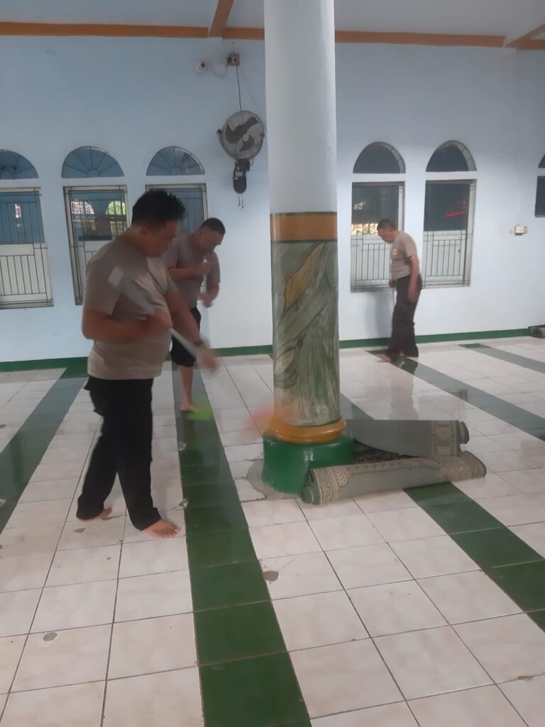 Kapolsek Bojong Beserta Anggota Laksanakan Bhakti Sosial di Masjid Jami An'Nur dalam Rangka HUT Bhayangkara ke-78 4 WhatsApp Image 2024 06 20 at 14.35.11