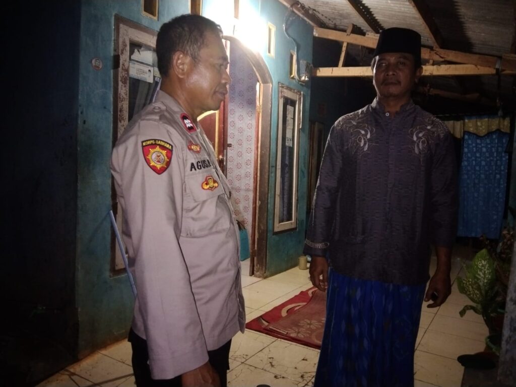 Polsek Cadasari Laksanakan Kegiatan Door-to-Door Sistem untuk Menjaga Keamanan Warga 3 WhatsApp Image 2024 06 21 at 07.41.16