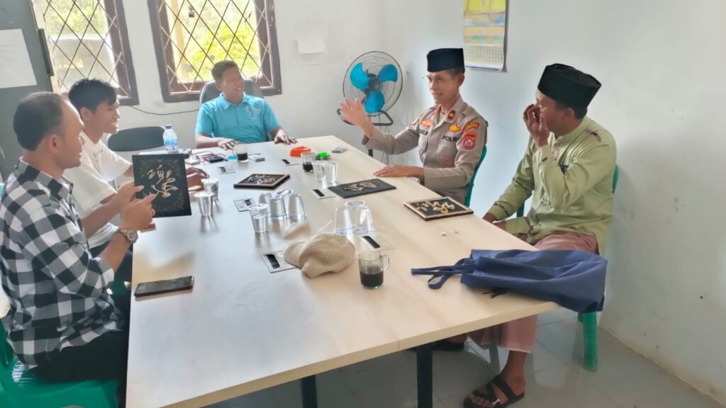 Jumat Curhat Polsek Munjul Polres Pandeglang Mendengarkan Kekhawatiran dan Saran Masyarakat 5 WhatsApp Image 2024 06 21 at 16.42.59