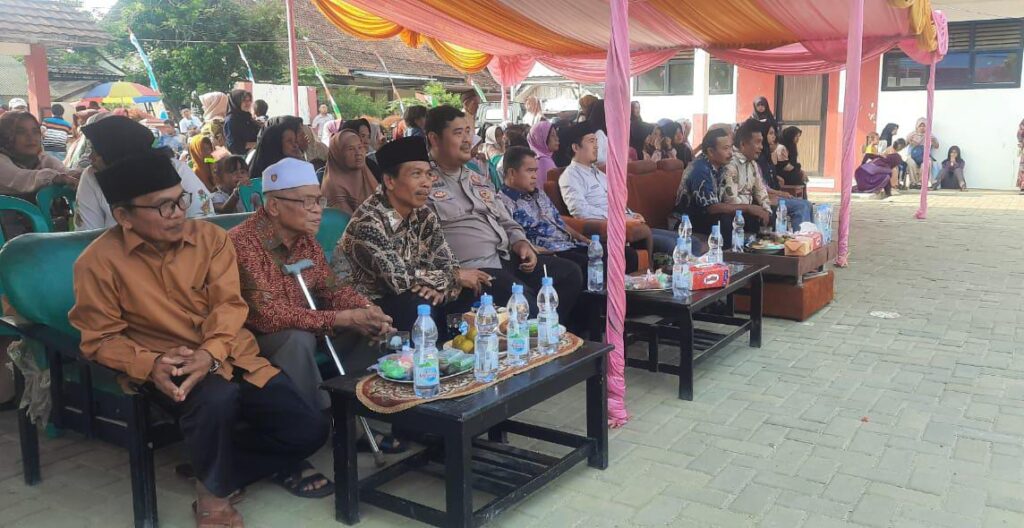 Polsek Bojong Laksanakan Kegiatan Rutin Yang Ditingkatkan (KRYD) untuk Cegah Kejahatan di Wilayah Hukum Polsek Bojong 5 WhatsApp Image 2024 06 22 at 12.52.02