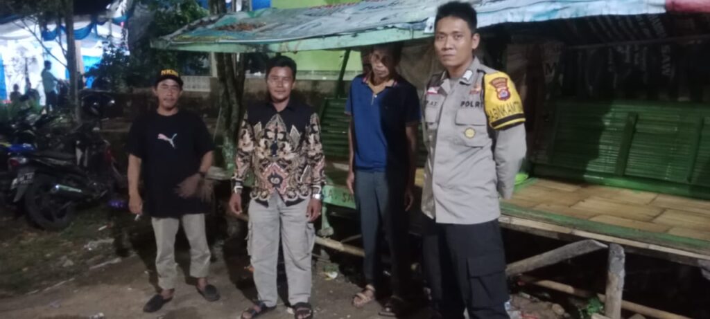 Bripka Asep Asvina dari Polsek Cadasari Laksanakan Sambang Malam kepada Warga 6 WhatsApp Image 2024 06 23 at 12.09.58