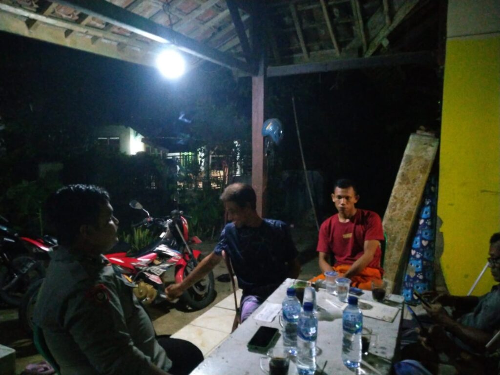 Bhabinkamtibmas Polsek Angsana Polres Pandeglang Sambangi Masyarakat Desa Angsana dan Sampaikan Pesan Kamtibmas 4 WhatsApp Image 2024 06 24 at 00.16.53
