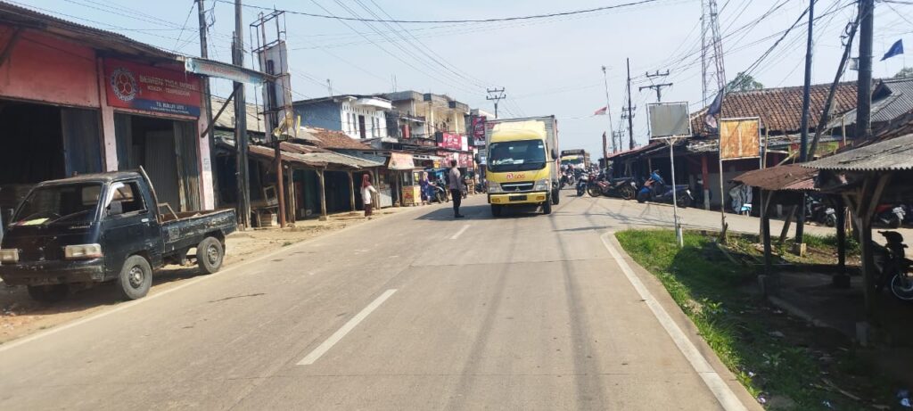 Polsek Bojong Polres Pandeglang Gelar Rutinitas Pengaturan Lalu Lintas pada Senin Pagi 7 WhatsApp Image 2024 06 24 at 08.02.39