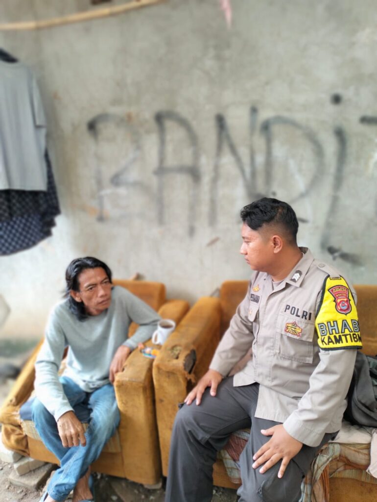 Bhabinkamtibmas Polsek Cadasari Brigadir Adi Permana Laksanakan Kegiatan Sambang Edukasi Warga 7 WhatsApp Image 2024 06 24 at 09.24.10