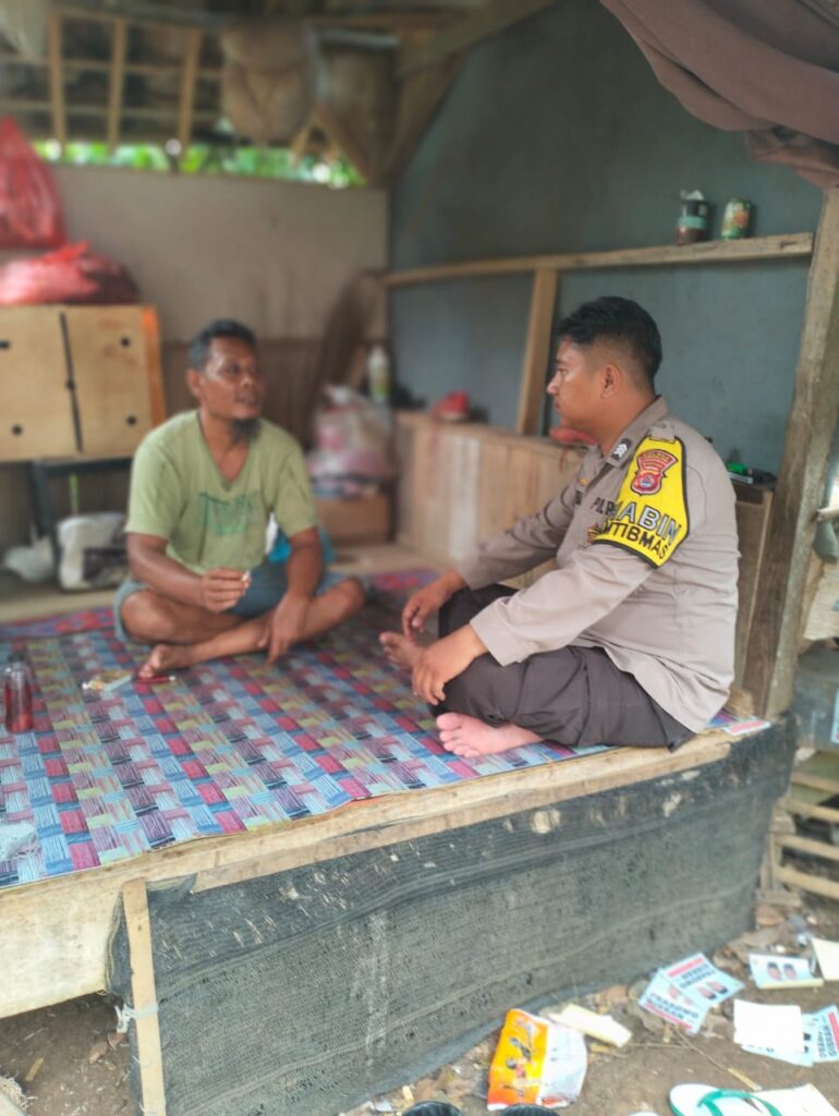 Bhabinkamtibmas Polsek Cadasari Gelar Kegiatan Sambang Warga untuk Perkuat Sinergi dan Keamanan 5 WhatsApp Image 2024 06 24 at 09.24.46
