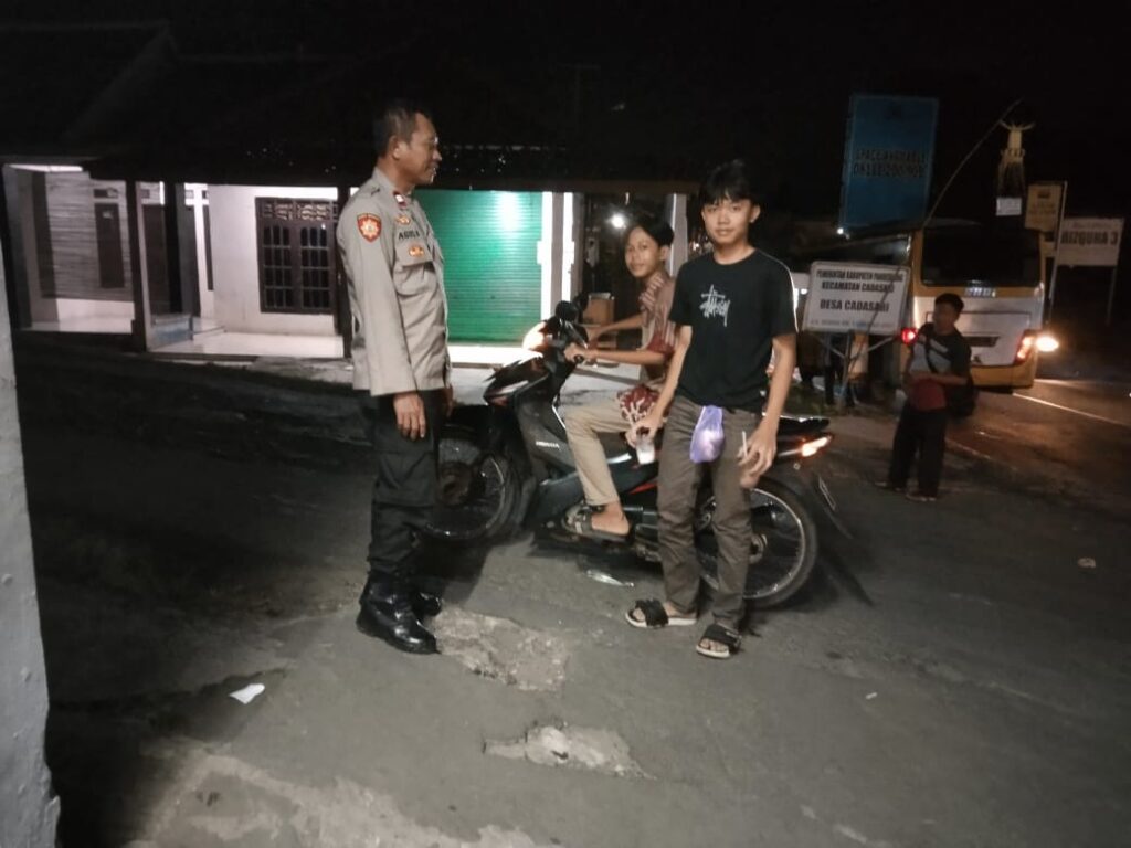 Polsek Cadasari Laksanakan Patroli dan Berikan Himbauan kepada Pemuda 3 WhatsApp Image 2024 06 24 at 09.25.21