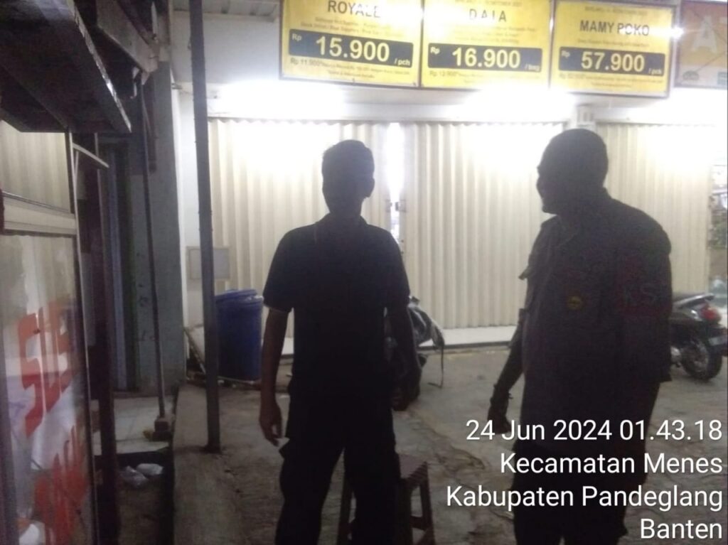 Polsek Menes Gelar Patroli Malam dan Berikan Himbauan Kamtibmas 8 WhatsApp Image 2024 06 24 at 11.22.31