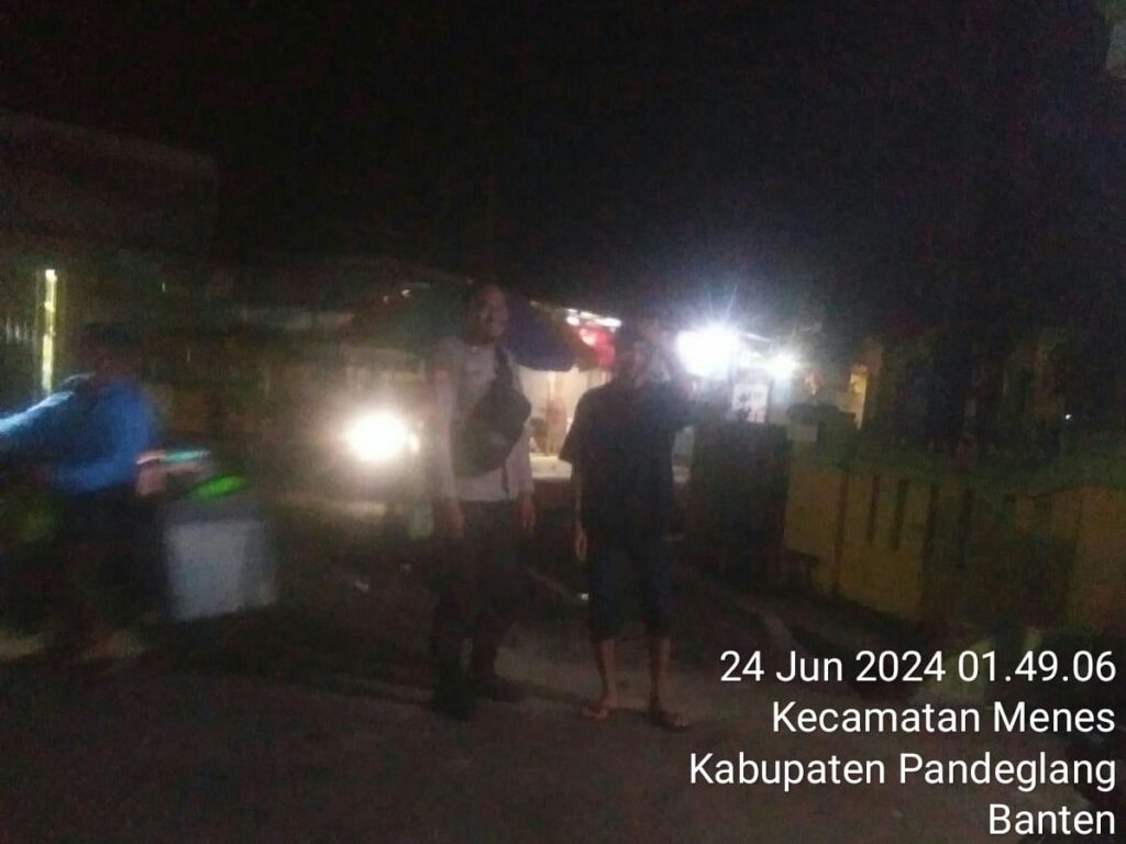 Polsek Menes Gelar Patroli Malam dan Berikan Himbauan Kamtibmas kepada Warga Desa 6 WhatsApp Image 2024 06 24 at 11.33.40
