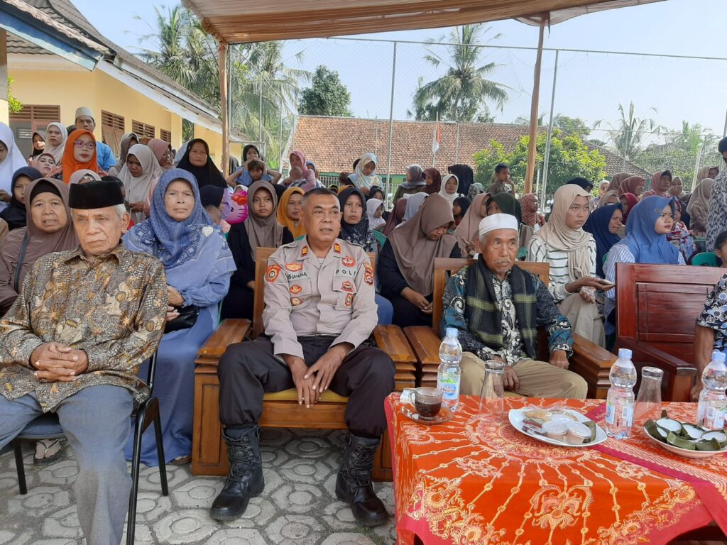 Kapolsek Bojong Polres Pandeglang Hadiri Tasyakuran Pelepasan dan Kenaikan Kelas Madrasah Tsanawiyah Marlul Anwar Kecamatan Bojong 8 WhatsApp Image 2024 06 24 at 12.35.00