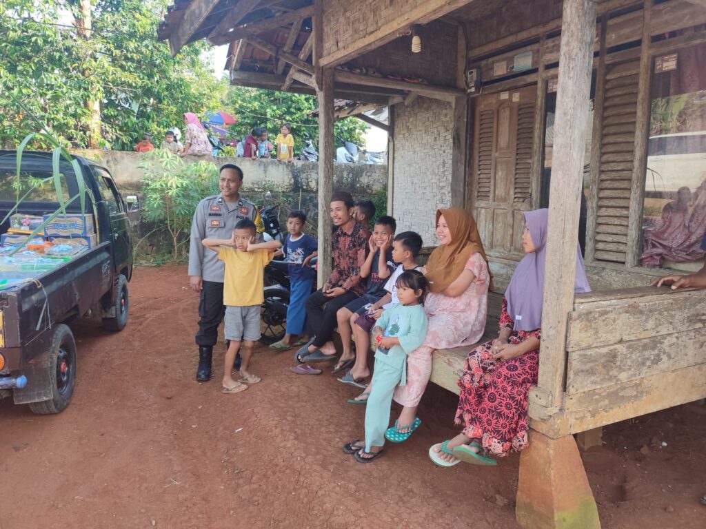 Polsek Cibaliung Jalin Silaturahmi dan Imbau Kamtibmas Melalui Sambang Dialogis 4 WhatsApp Image 2024 06 24 at 13.59.17