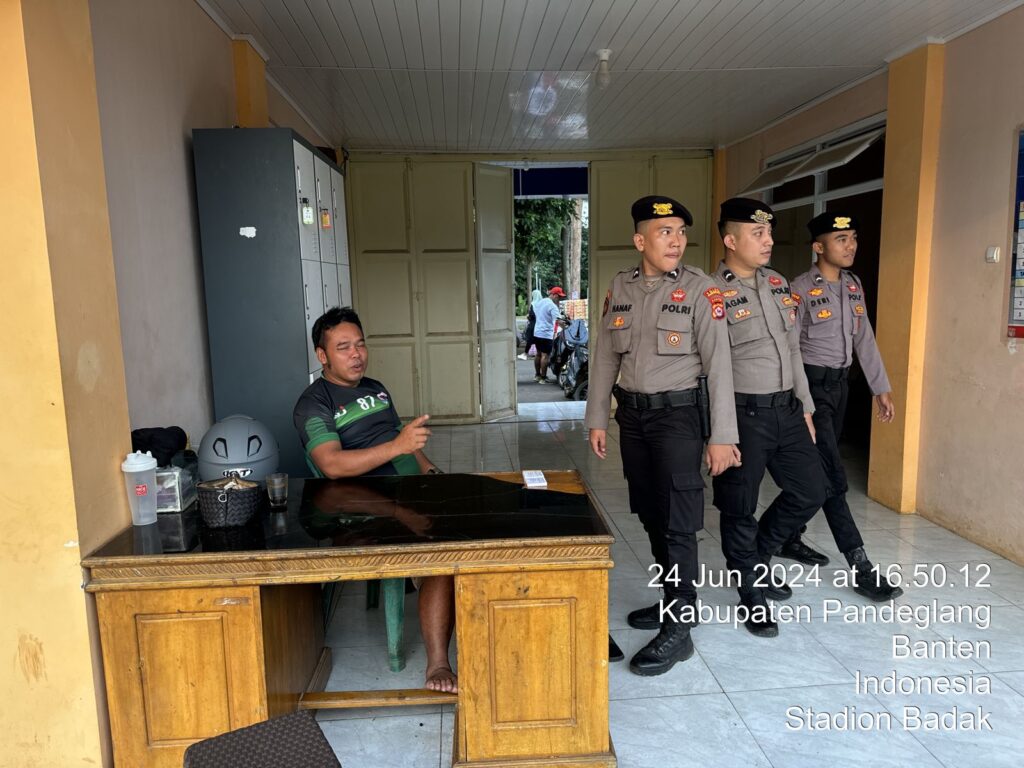 Sat Samapta Polres Pandeglang Sambangi Pengelola Stadion Badak, Sampaikan Pesan Kamtibmas 5 WhatsApp Image 2024 06 24 at 19.15.05