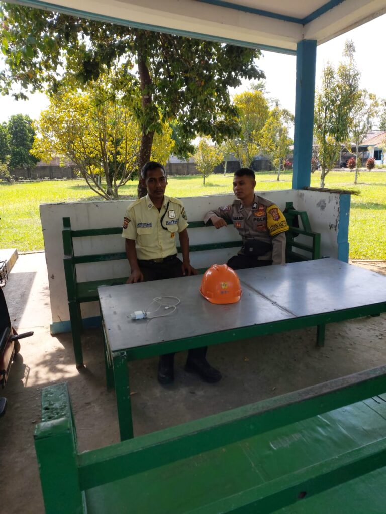 Bhabinkamtibmas Polsek Labuan Sambangi Warga, Jalin Silaturahmi dan Ciptakan Kamtibmas Kondusif 6 WhatsApp Image 2024 06 25 at 02.06.01