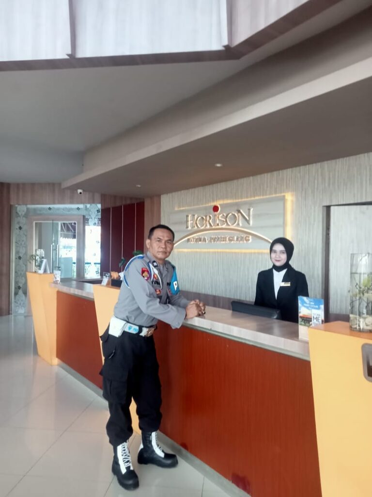 Kanit Provost Polsek Cadasari Aiptu Yusrial Sambangi Hotel Horison 2 WhatsApp Image 2024 06 25 at 12.07.11