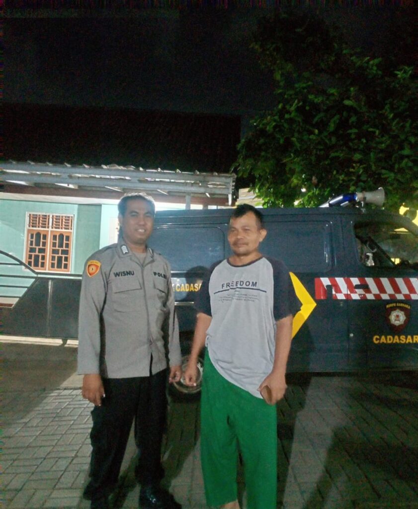 Polsek Cadasari Gelar Patroli Malam untuk Meningkatkan Keamanan Warga 8 WhatsApp Image 2024 06 25 at 12.08.35