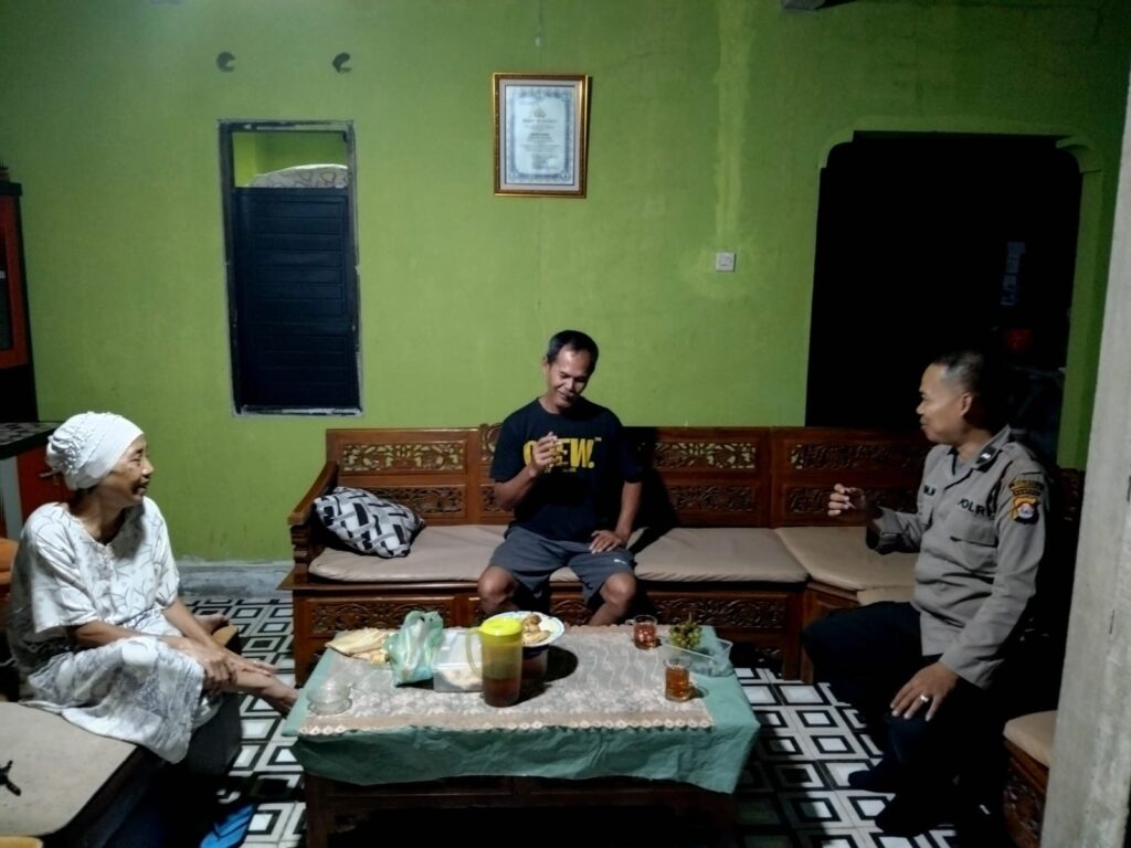 Polsek Cadasari Sambangi Purnawirawan Polri, Perkuat Silaturahmi dan Kepedulian 6 WhatsApp Image 2024 06 25 at 12.09.01