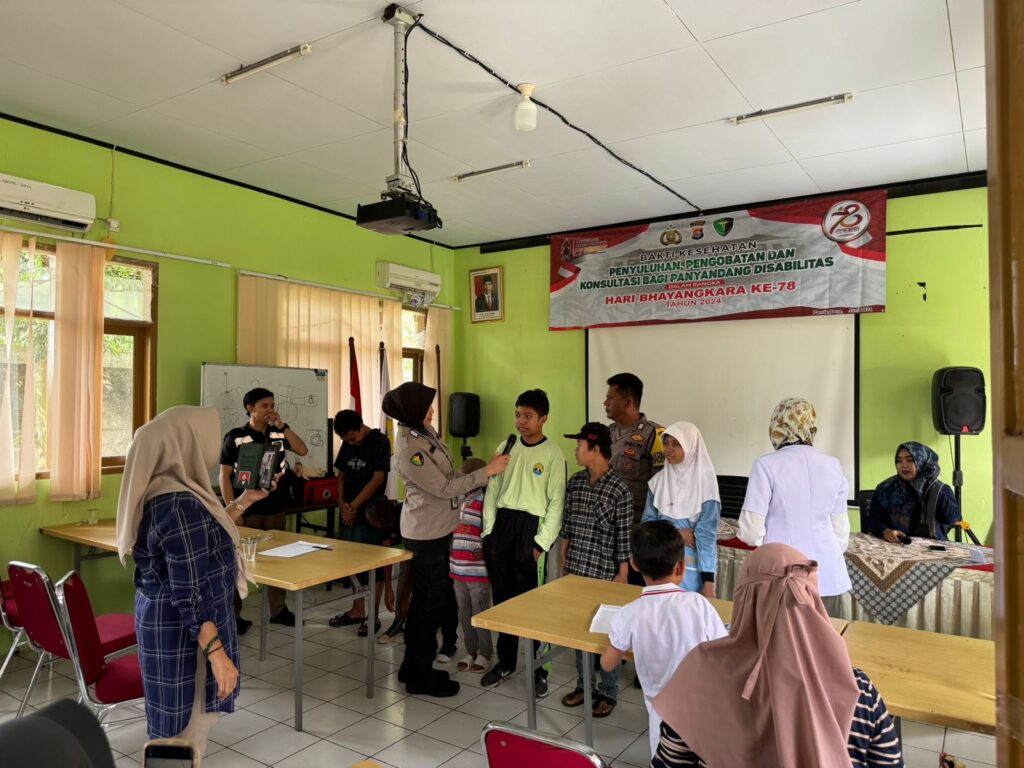 Siedokes Polres Pandeglang Gelar Bakti Kesehatan di SKh Negeri 01 Pandeglang 8 WhatsApp Image 2024 06 25 at 12.43.27