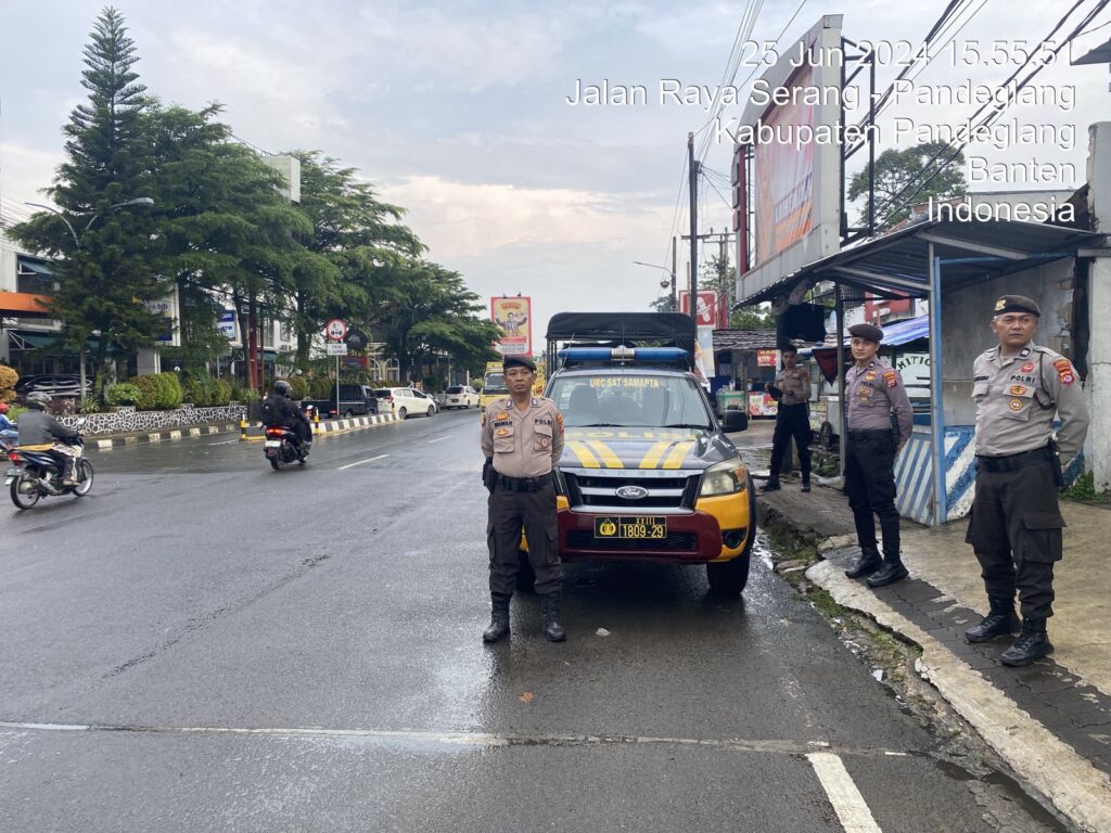 Sat Samapta Polres Pandeglang Gelar Strong Point Pagi Hari untuk Pelayanan Pengguna Jalan 7 WhatsApp Image 2024 06 25 at 20.20.42