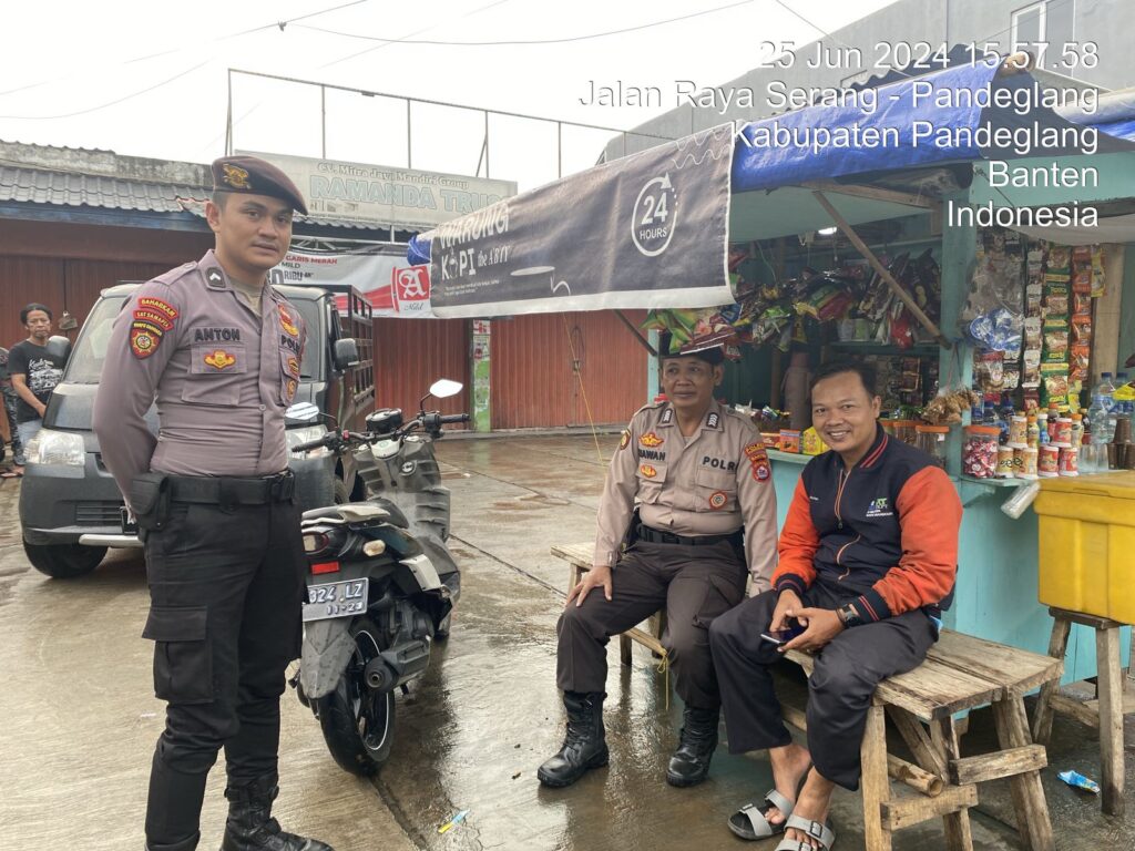 Sat Samapta Polres Pandeglang Sambangi Tukang Ojek untuk Berikan Himbauan Kamtibmas dan Semangat 6 WhatsApp Image 2024 06 25 at 20.20.47