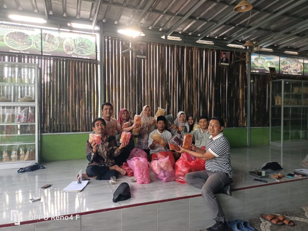 Polsek Pulosari Bersama Camat dan Danposmil Gelar Rapat Koordinasi 4 WhatsApp Image 2024 06 26 at 01.35.42