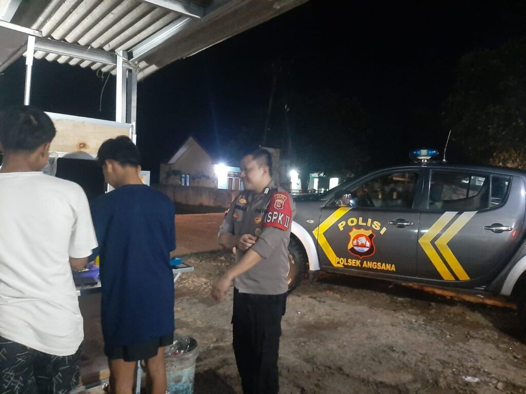 KASPK II Polsek Angsana Polres Pandeglang Pimpin Patroli Dialogis di Desa Angsana 6 WhatsApp Image 2024 06 26 at 05.31.09