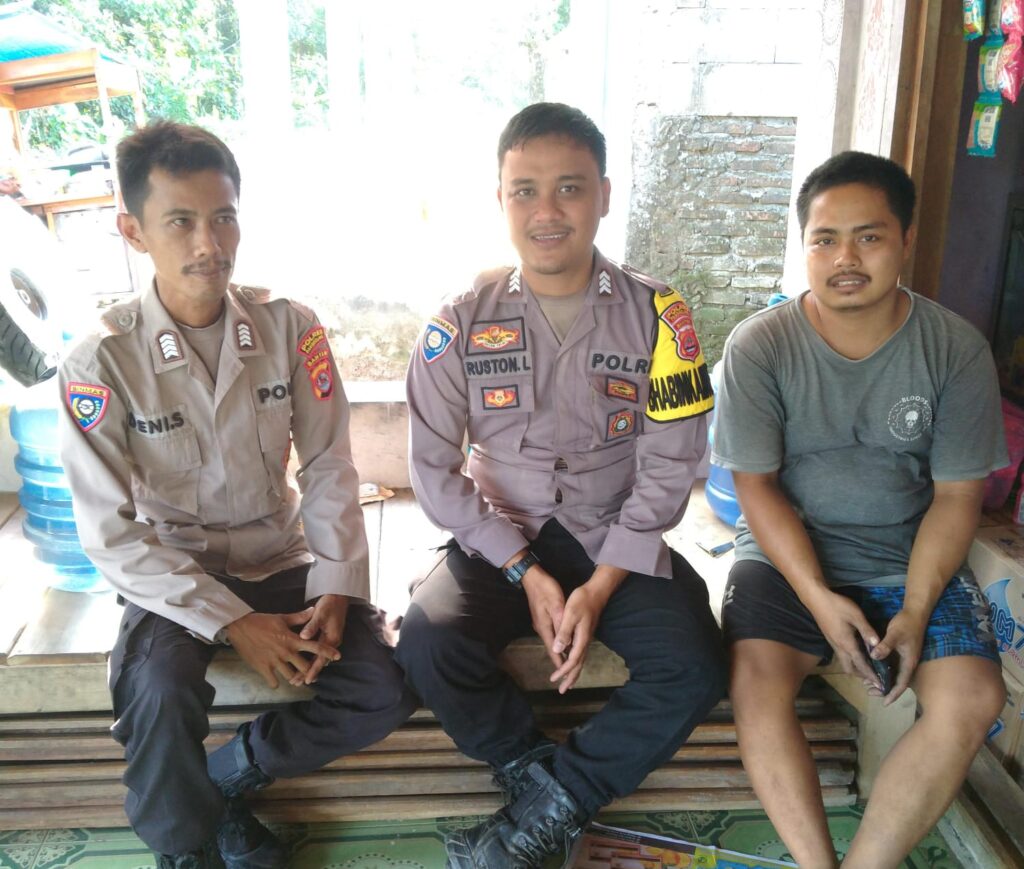 Sambangi Masyarakat Desa Padaherang, Bhabinkamtibmas Polsek Angsana Polres Pandeglang Sampaikan Pesan Kamtibmas 8 WhatsApp Image 2024 06 26 at 05.31.27