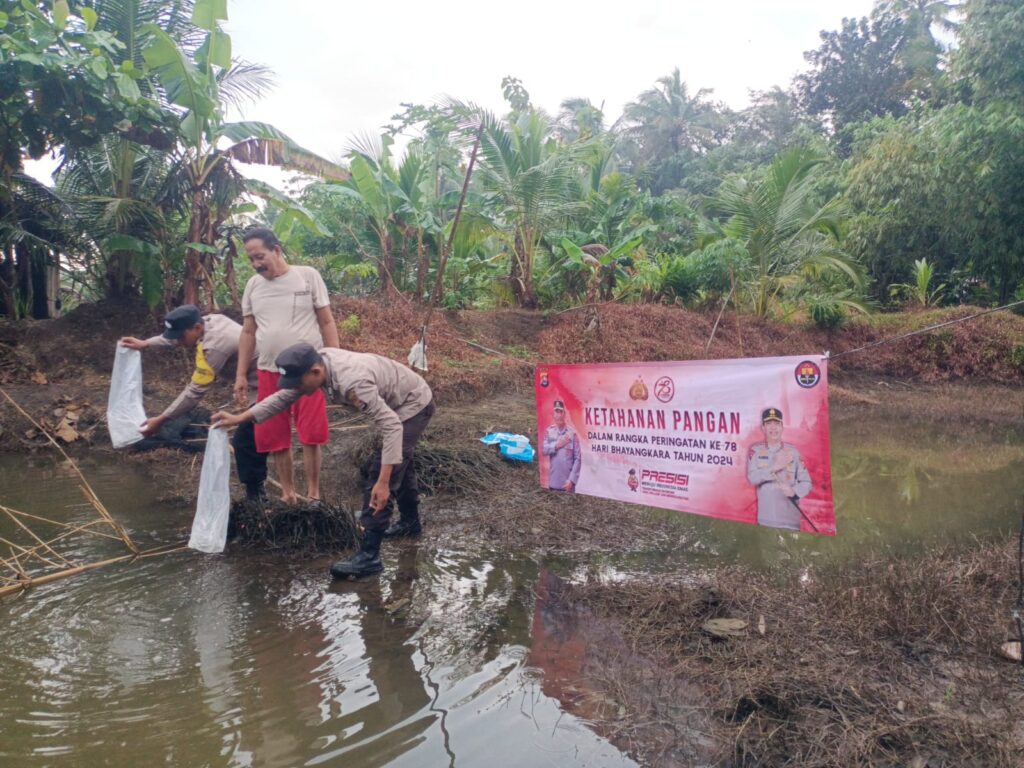 Kegiatan Ketahanan Pangan dalam Rangka Peringatan ke-78 Hari Bhayangkara di Polsek Cikeusik 9 WhatsApp Image 2024 06 26 at 11.15.50