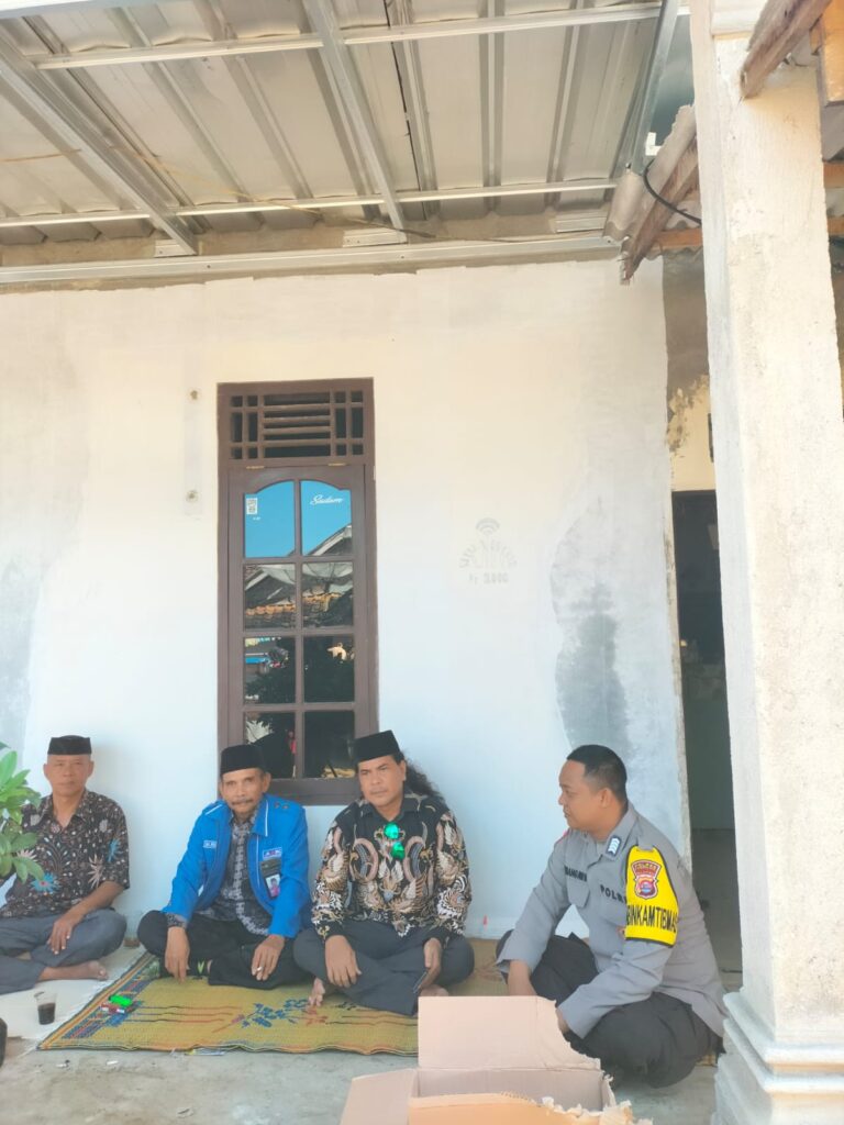 Bhabinkamtibmas Polsek Carita Sambangi Tokoh Masyarakat dan Kepala KUA Kecamatan Carita 5 WhatsApp Image 2024 06 27 at 04.58.22