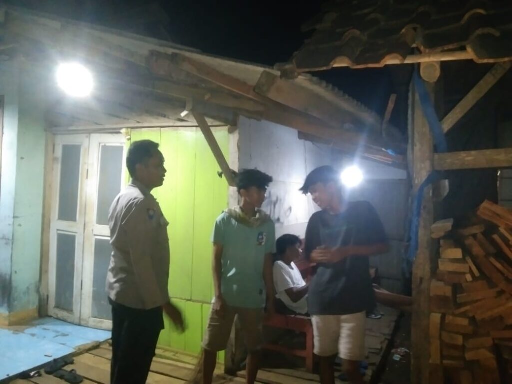 Ciptakan Situasi Kondusif Polsek Cikedal Lakukan Patroli Rutin di Jam Rawan 2 WhatsApp Image 2024 06 28 at 00.51.51