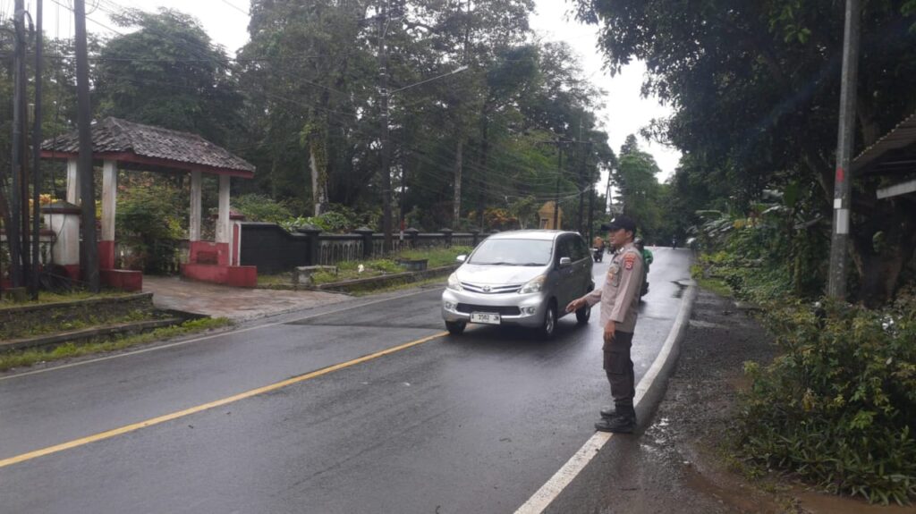Strong Point Pagi dan Sore Wujud Nyata Polsek Saketi Dalam Melayani Masyarakat 3 WhatsApp Image 2024 06 28 at 01.30.37