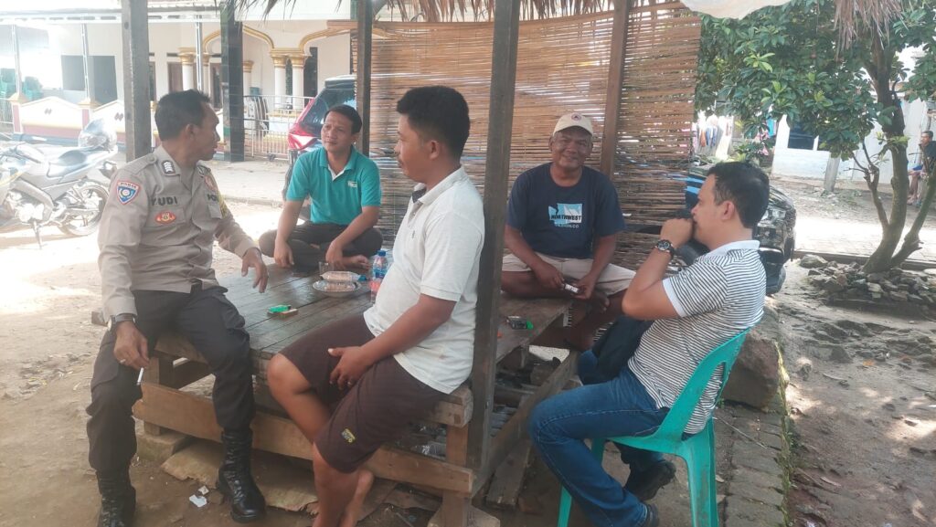 Personil Polsek Carita Melaksanakan Patroli KRYD Siang Hari untuk Antisipasi Gangguan Kamtibmas 1 WhatsApp Image 2024 06 28 at 06.12.04