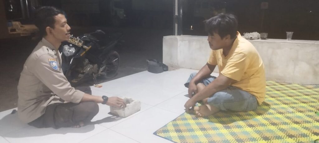 Bhabinkamtibmas Polsek Bojong Polres Pandeglang Sambangi Warga Binaan untuk Pererat Silaturahmi dan Berikan Himbauan Kamtibmas 5 WhatsApp Image 2024 06 28 at 08.19.43