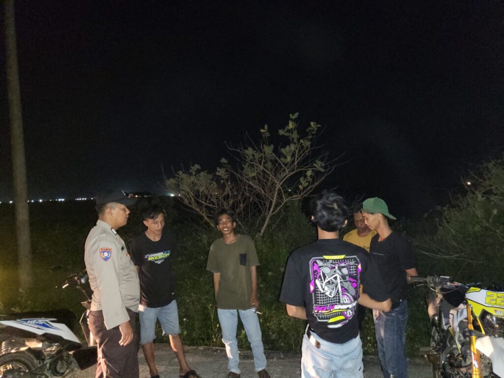 Cegah Kriminalitas Malam Hari Anggota Polsek Sumur Rutin Patroli Malam 10 WhatsApp Image 2024 06 28 at 15.48.44