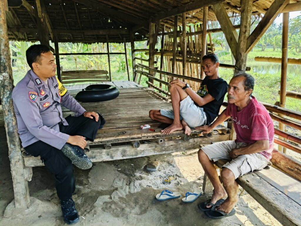 Personil Polsek Panimbang Menggelar Patroli Dialogis di Desa Binaan 4 WhatsApp Image 2024 06 29 at 01.42.57