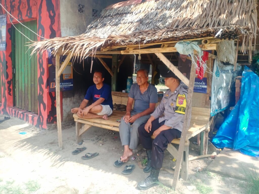Bhabinkamtibmas Polsek Picung sambang warga masyarakat Desa Cililitan untuk jalin Silaturahmi dan Komunikasi Kamtibmas 3 WhatsApp Image 2024 06 29 at 10.55.05