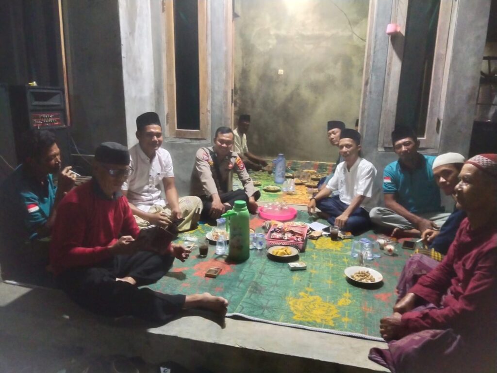 Sambang Malam: Upaya Polsek Panimbang Meningkatkan Keamanan dan Ketertiban Masyarakat 3 WhatsApp Image 2024 06 30 at 04.07.11