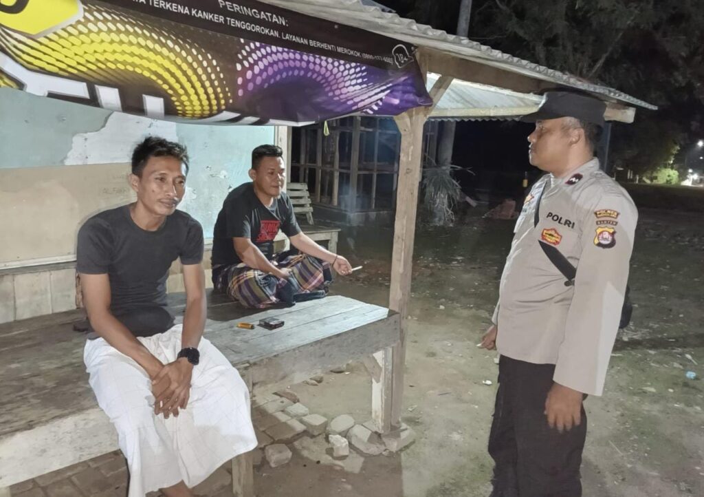 Polsek Cibaliung Gelar Sambang dan Patroli Malam, Ciptakan Rasa Aman dan Nyaman Bagi Warga Masyarakat 4 WhatsApp Image 2024 06 30 at 04.52.29