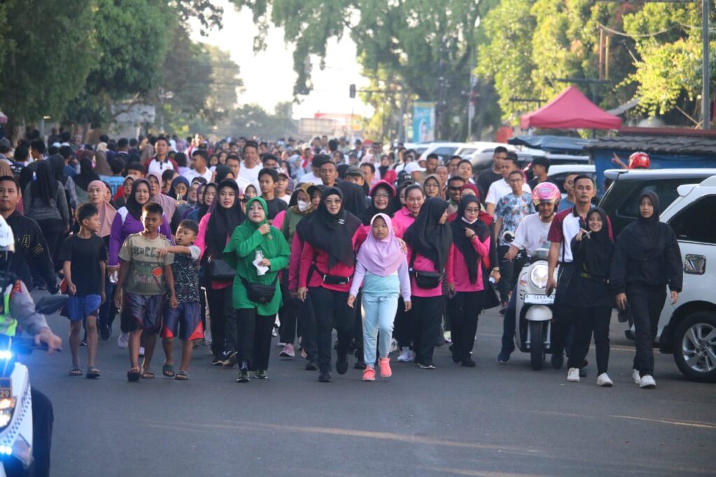 Polres Pandeglang Gelar Kegiatan Jalan Santai dalam Rangka HUT Bhayangkara ke-78 3 WhatsApp Image 2024 06 30 at 07.56.42