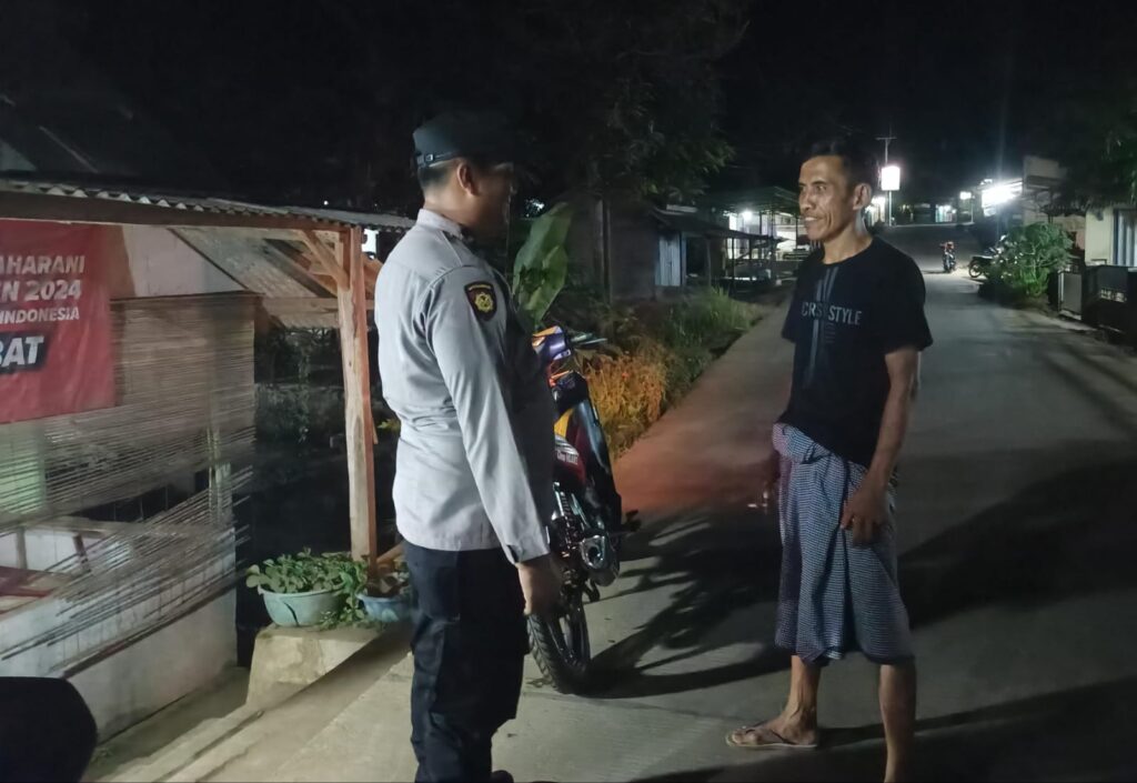 Bhabinkamtibmas Polsek Bojong Polres Pandeglang Aipda Rastono Gelar Sambang Dialogis Malam Hari di Desa Citumenggung 5 WhatsApp Image 2024 06 30 at 09.33.15